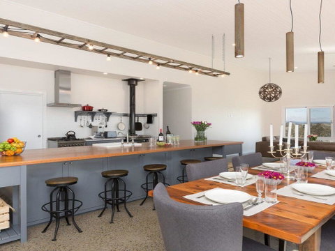 On A Hill - Modern Country Home Near Braidwood - Rental Cars 0