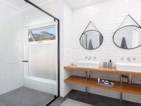 On A Hill - Modern Country Home Near Braidwood - Rental Cars 3