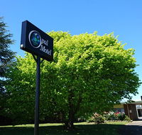 Opal Motel - Rental Cars