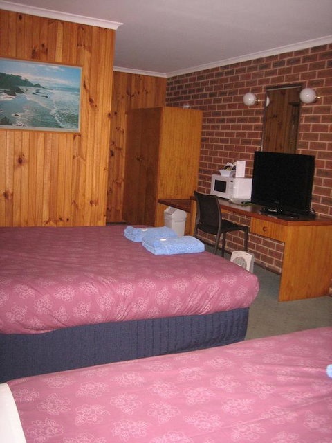 Orbost Country Road Motor Inn - Rental Cars 3