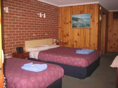 Orbost Country Road Motor Inn - Rental Cars 1