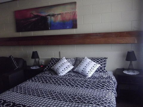 Parkside Motel Morwell - Rental Cars 0