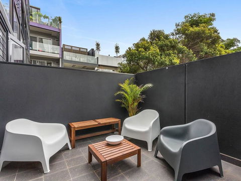 PERFECTLY PRAHRAN - Your Mecca Of Social And Style - Rental Cars 3