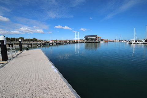 Perth Beachside Holiday House - Rental Cars 2