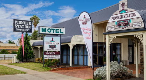 Pioneer Station Motor Inn - Rental Cars 0