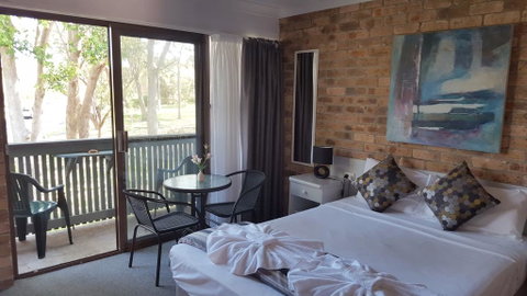 Port Stephens Motel - Rental Cars 1
