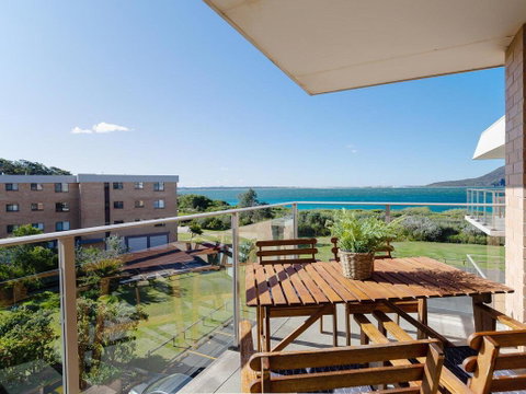Promenade, 12/8 Intrepid Cl - Fantastic Waterfront Unit - Rental Cars 3