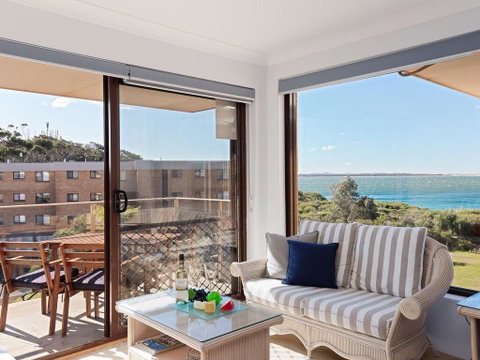 Promenade, 12/8 Intrepid Cl - Fantastic Waterfront Unit - Rental Cars 1