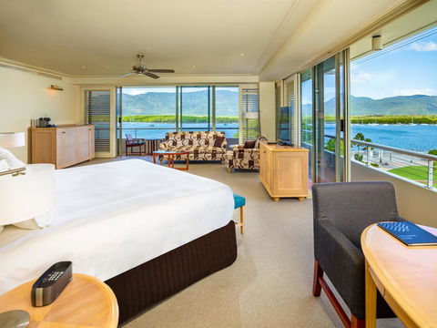 Pullman Reef Hotel Casino - Rental Cars 2