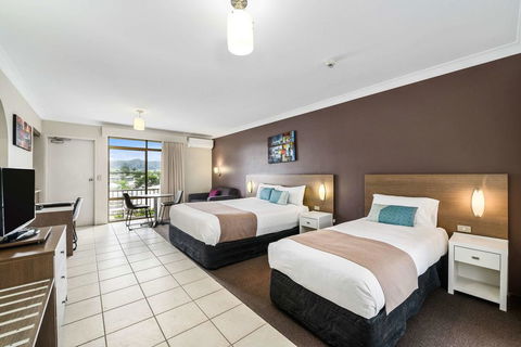 Quality Hotel City Centre - Rental Cars 3