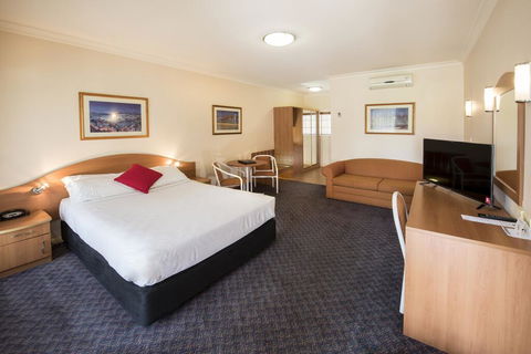 Quality Inn Penrith Sydney - Rental Cars 2