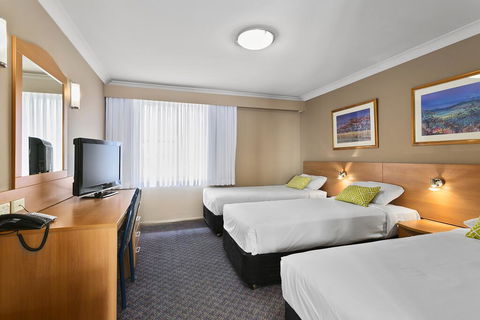 Quality Inn Penrith Sydney - Rental Cars 1