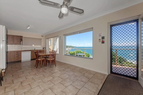Quarterdeck, Unit 3/12 Magnus Street - Rental Cars 3