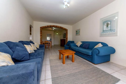 Radburn, Unit 3, 17 Ondine Close - Rental Cars 2