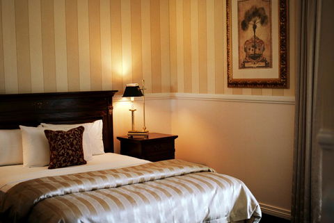 Redearth Boutique Hotel - Rental Cars 0