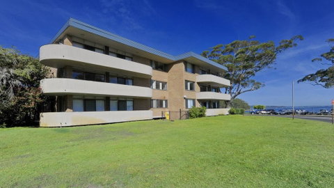 Right On The Sands At Little Beach And Walk To The Heart Of Nelson Bay - Rental Cars 0