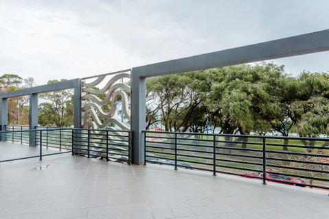 Rockingham Beachfront Apartment - Rental Cars 0
