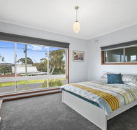 Rocklea Comfort 38 - Rental Cars
