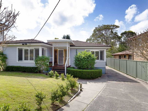 Rubys Retreat', 44 Achilles Street - Pet Friendly, Aircon & Boat Parking - Rental Cars 0