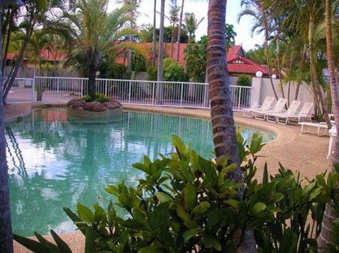 Runaway Bay Motor Inn - Rental Cars 1