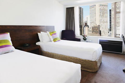 Rydges Melbourne - Rental Cars 3