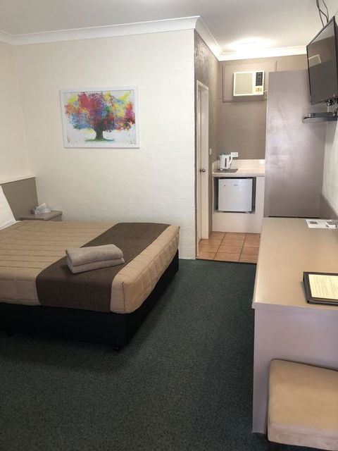 Sapphire City Motor Inn - Rental Cars 2