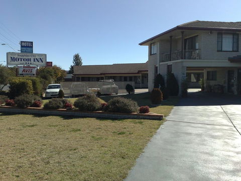 Sapphire City Motor Inn - Rental Cars 0