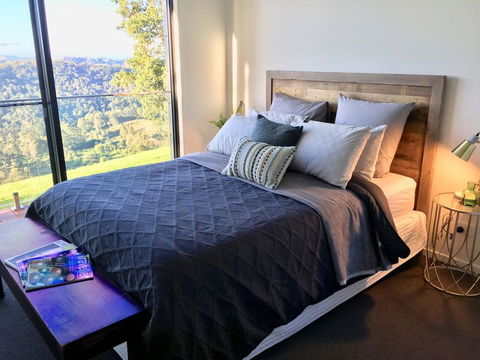 Scandinavian Cabin - Maleny - One Bedroom - Rental Cars 3
