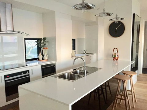 Scandinavian Cabin - Maleny - One Bedroom - Rental Cars 1