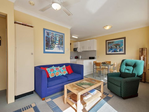 Shipmates, Unit 8/51 Christmas Bush Avenue - Rental Cars 0