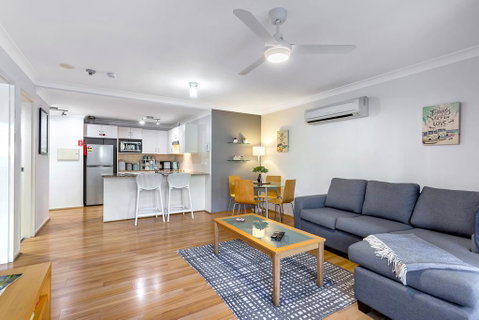 Shoal Bay Beach Apartments, 6/2 Shoal Bay Road - Rental Cars 0