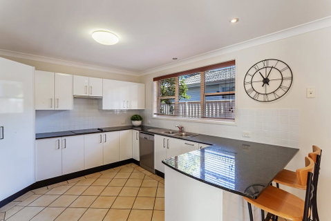 Spacious, Modern & Walk To The Beach! - Rental Cars 0