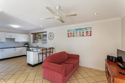 Spacious, Modern & Walk To The Beach! - Rental Cars 3