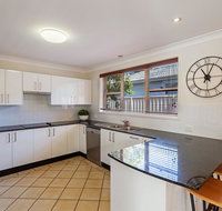 Spacious Modern  Walk to the Beach - Rental Cars