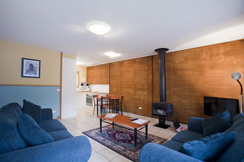 Split Point Cottages - Rental Cars 3