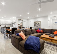 StayCentral - Rosanna Luxurious Mansion - Rental Cars