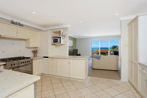 Stunning Home In Salamander Bay! - Rental Cars 2