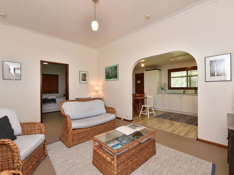 Summerfield Cottage - Hunter Valley, Renovated House In Central North Rothbury - Rental Cars 3