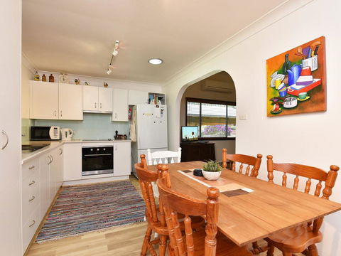 Summerfield Cottage - Hunter Valley, Renovated House In Central North Rothbury - Rental Cars 2