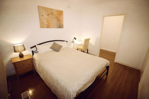 Sunny House - Melbourne Airport Home - Rental Cars 0