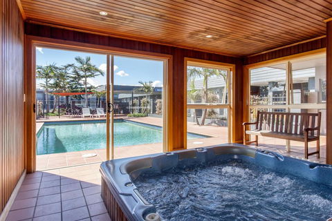 Sunshine Motor Inn - Rental Cars 1