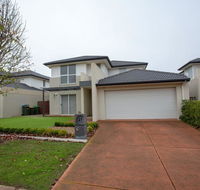 Superb Luxe 5BR housePoint Cook near lake - Rental Cars