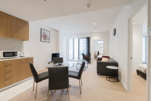 Tasha's Apartments On Morphett - Rental Cars 2