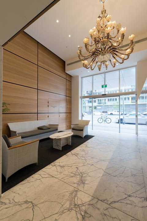 Tasha's Apartments On Morphett - Rental Cars 3