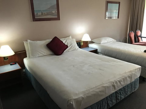 Tea Gardens Motel - Rental Cars 1