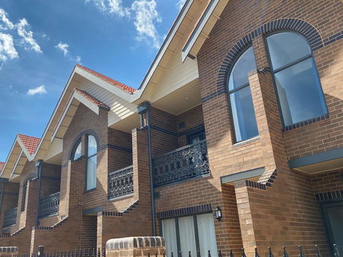 The Abbey Motel Goulburn - Rental Cars 1