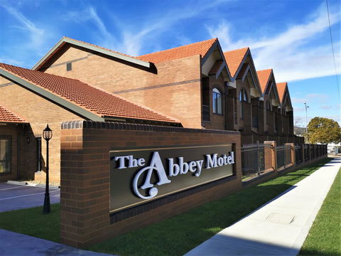The Abbey Motel Goulburn - Rental Cars 0