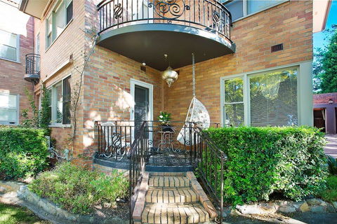 The Beach House Apartment - Rental Cars 0