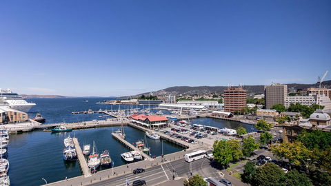 Hotel Grand Chancellor Hobart - Rental Cars 1