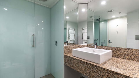 Hotel Grand Chancellor Hobart - Rental Cars 4